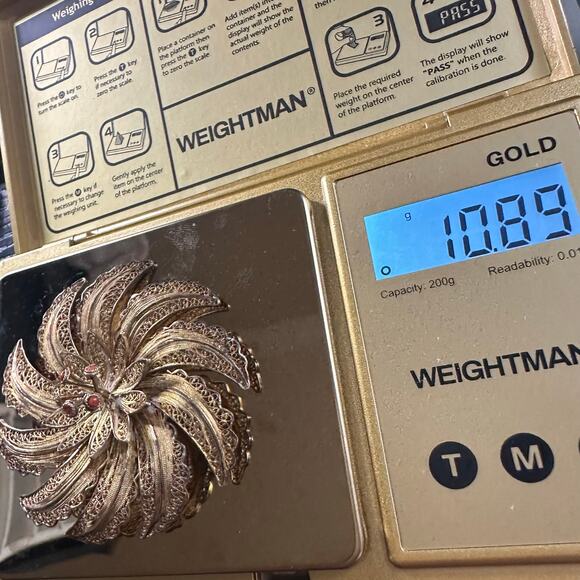 Vintage 900 silver gold vermeil filigree genuine red coral flower floral brooch - Picture 9 of 9